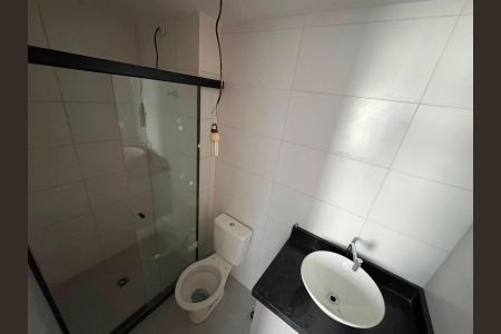 Banheiro social de apartamento para alugar com 1 quarto, 27m² em Jardim Oriental, São Paulo