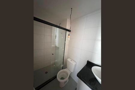 Banheiro social de apartamento para alugar com 1 quarto, 27m² em Jardim Oriental, São Paulo