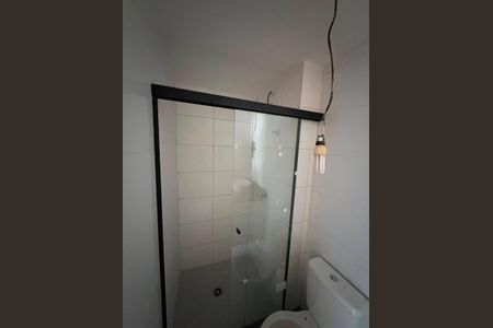 Banheiro social de apartamento para alugar com 1 quarto, 27m² em Jardim Oriental, São Paulo