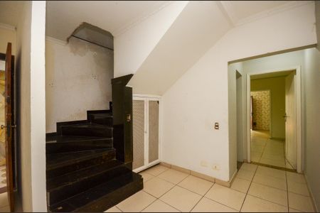 Casa à venda com 410m², 4 quartos e 2 vagasEscada