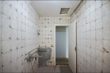 Casa à venda com 410m², 4 quartos e 2 vagasSuíte - Banheiro