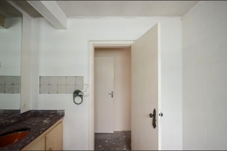 Casa à venda com 410m², 4 quartos e 2 vagasSuíte - Banheiro