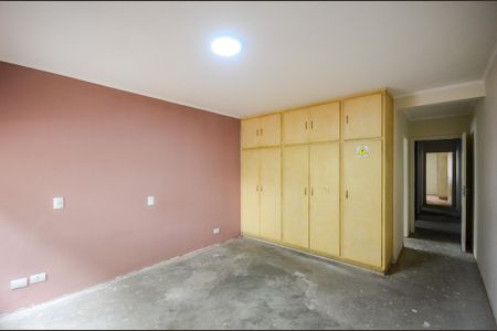 Casa à venda com 410m², 4 quartos e 2 vagasSuíte