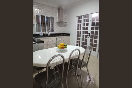 Casa para alugar com 144m², 2 quartos e 4 vagas Casa para alugar com 144m², 2 quartos e 4 vagasCozinha