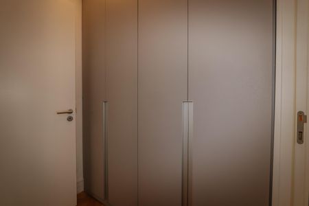 Apartamento à venda com 92m², 2 quartos e 1 vaga Apartamento à venda com 92m², 2 quartos e 1 vagaCloset da Suite