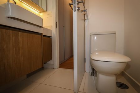 Apartamento à venda com 92m², 2 quartos e 1 vaga Apartamento à venda com 92m², 2 quartos e 1 vagaBanheiro da Suite 2