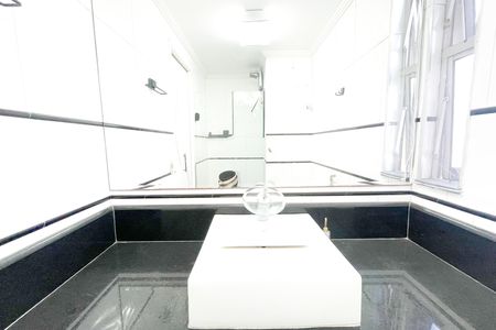 Apartamento à venda com 65m², 2 quartos e 2 vagas Apartamento à venda com 65m², 2 quartos e 2 vagasBanheiro