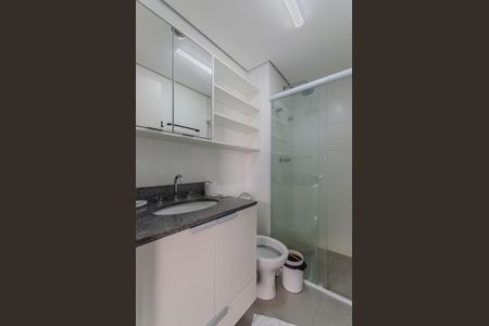 Banheiro de kitnet/studio para alugar com 1 quarto, 29m² em Liberdade, São Paulo