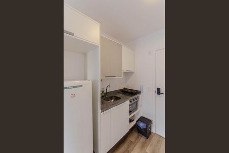 Cozinha de kitnet/studio para alugar com 1 quarto, 29m² em Liberdade, São Paulo