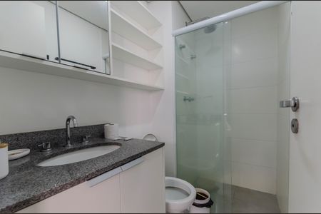 Banheiro de kitnet/studio para alugar com 1 quarto, 29m² em Liberdade, São Paulo