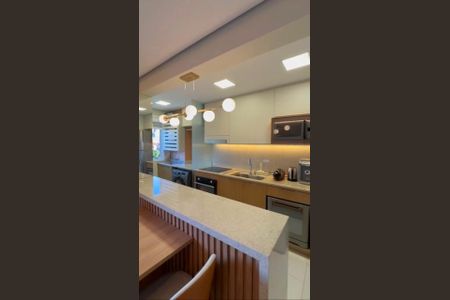 Cozinha de apartamento à venda com 2 quartos, 67m² em Taquaral, Campinas