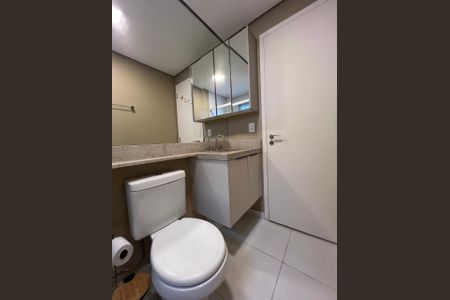 Banheiro de apartamento à venda com 2 quartos, 67m² em Taquaral, Campinas
