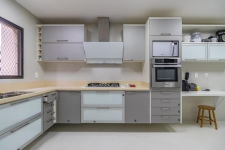 Apartamento para alugar com 177m², 4 quartos e 3 vagas