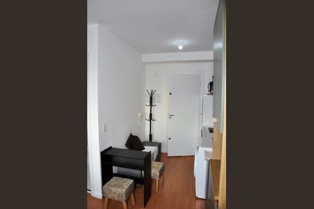 Kitnet / studio - Quarto, Cozinha e Área de Serviço de kitnet/studio para alugar com 1 quarto, 17m² em Chácara Inglesa, São Paulo