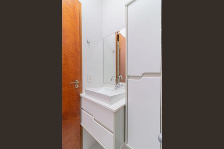 Casa de condomínio para alugar com 62m², 2 quartos e 1 vaga Casa de condomínio para alugar com 62m², 2 quartos e 1 vagaBanheiro