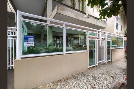 Apartamento à venda com 70m², 2 quartos e 1 vaga Apartamento à venda com 70m², 2 quartos e 1 vagaFachada e portaria