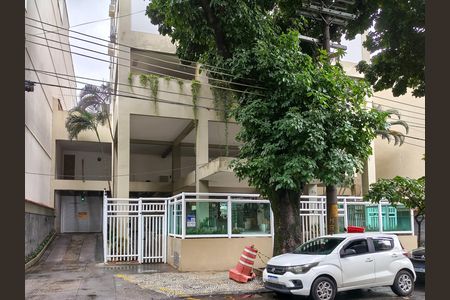 Apartamento à venda com 70m², 2 quartos e 1 vaga Apartamento à venda com 70m², 2 quartos e 1 vagaFachada e portaria