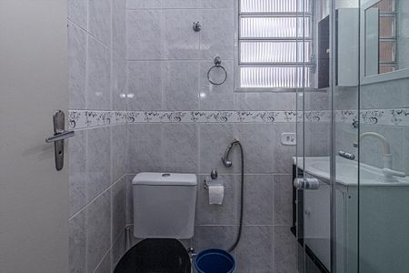 banheiro social_2 de casa para alugar com 2 quartos, 70m² em Vila Moraes, São Paulo