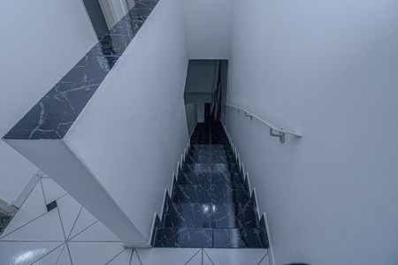 acesso para o piso superior_2 de casa para alugar com 2 quartos, 70m² em Vila Moraes, São Paulo