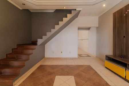 Sala de casa para alugar com 3 quartos, 168m² em Parque das Flores, Mauá