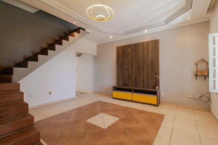 Casa para alugar com 168m², 3 quartos e 3 vagas Casa para alugar com 168m², 3 quartos e 3 vagasSala