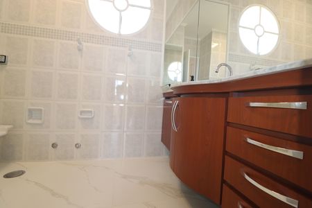 Apartamento à venda com 136m², 3 quartos e 2 vagasBanheiro Quarto 1 suíte