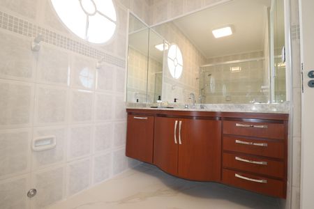 Apartamento à venda com 136m², 3 quartos e 2 vagasBanheiro Quarto 1 suíte