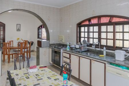 Casa para alugar com 500m², 4 quartos e 4 vagas Casa para alugar com 500m², 4 quartos e 4 vagasCozinha