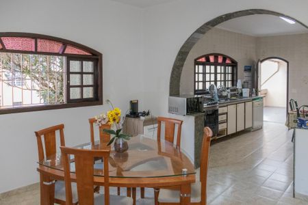 Casa para alugar com 500m², 4 quartos e 4 vagas Casa para alugar com 500m², 4 quartos e 4 vagasSala de Jantar