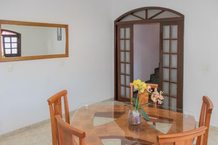 Casa para alugar com 500m², 4 quartos e 4 vagas Casa para alugar com 500m², 4 quartos e 4 vagasSala de Jantar