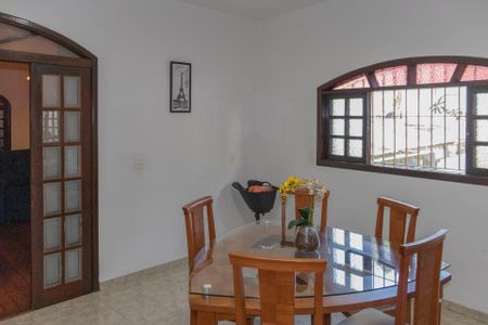 Casa para alugar com 500m², 4 quartos e 4 vagas Casa para alugar com 500m², 4 quartos e 4 vagasSala de Jantar