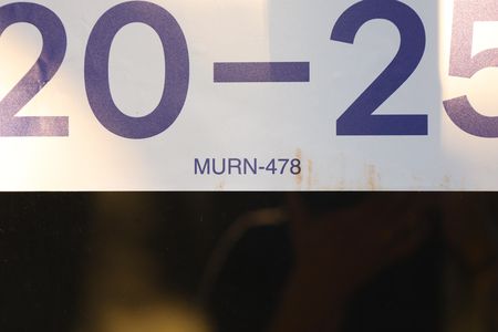 Placa grande instalada na fachada do condomínio em 17.06.2026 - Código MURN-478 de apartamento para alugar com 1 quarto, 24m² em Itaquera, São Paulo
