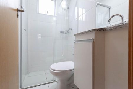 Banheiro social  de apartamento à venda com 2 quartos, 50m² em Sagrada Família, Belo Horizonte