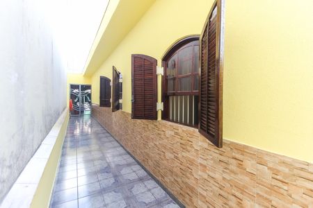 Casa à venda com 250m², 3 quartos e 2 vagasCorredor Externo