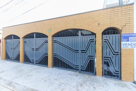 Casa à venda com 250m², 3 quartos e 2 vagasFachada