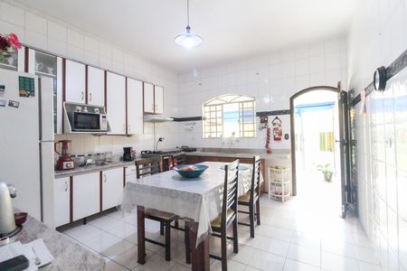 Casa à venda com 250m², 3 quartos e 2 vagasCozinha