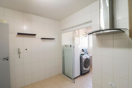 Apartamento à venda com 108m², 3 quartos e 2 vagas Apartamento à venda com 108m², 3 quartos e 2 vagasCozinha e Área de Serviço