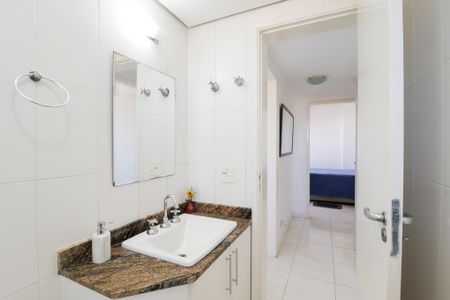 Apartamento à venda com 108m², 3 quartos e 2 vagas Apartamento à venda com 108m², 3 quartos e 2 vagasBanheiro Social