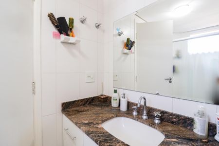 Apartamento à venda com 108m², 3 quartos e 2 vagas Apartamento à venda com 108m², 3 quartos e 2 vagasBanheiro da Suíte
