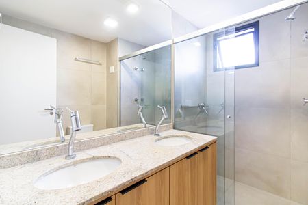 Apartamento à venda com 140m², 3 quartos e 2 vagas Apartamento à venda com 140m², 3 quartos e 2 vagasBanheiro da Suíte 1