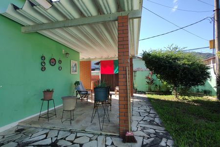 Casa de condomínio à venda com 213m², 3 quartos e 1 vagaQuintal