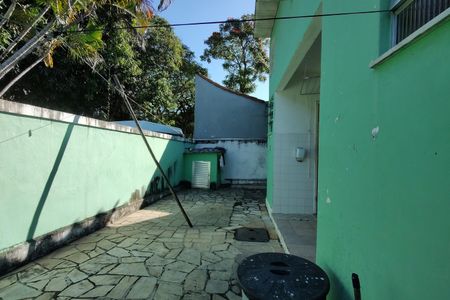 Casa de condomínio à venda com 213m², 3 quartos e 1 vagaQuintal