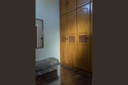 Casa para alugar com 300m², 3 quartos e 3 vagas Casa para alugar com 300m², 3 quartos e 3 vagasCloset da Suíte 1