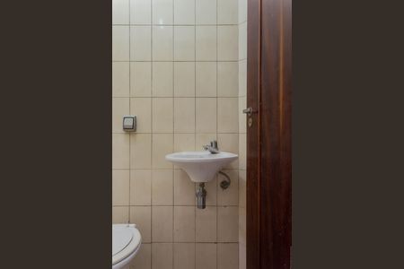 Casa para alugar com 300m², 3 quartos e 3 vagas Casa para alugar com 300m², 3 quartos e 3 vagasBanheiro de Serviço