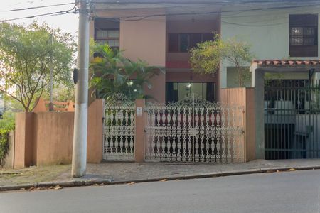 Casa para alugar com 300m², 3 quartos e 3 vagas Casa para alugar com 300m², 3 quartos e 3 vagasFachada