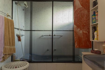 Casa para alugar com 300m², 3 quartos e 3 vagas Casa para alugar com 300m², 3 quartos e 3 vagasBanheiro da Suíte 1