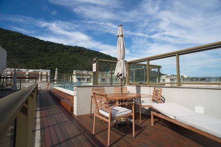 Apartamento à venda com 80m², 2 quartos e 1 vaga Apartamento à venda com 80m², 2 quartos e 1 vagaÁrea Comum - Piscina