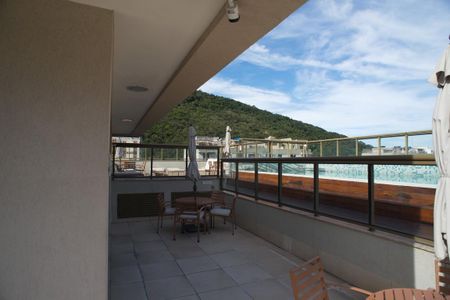 Apartamento à venda com 80m², 2 quartos e 1 vaga Apartamento à venda com 80m², 2 quartos e 1 vagaÁrea Comum - Piscina