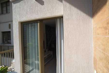 Apartamento à venda com 80m², 2 quartos e 1 vaga Apartamento à venda com 80m², 2 quartos e 1 vagaVaranda