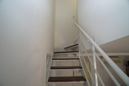 Apartamento à venda com 80m², 2 quartos e 1 vaga Apartamento à venda com 80m², 2 quartos e 1 vagaEscada Segundo Piso